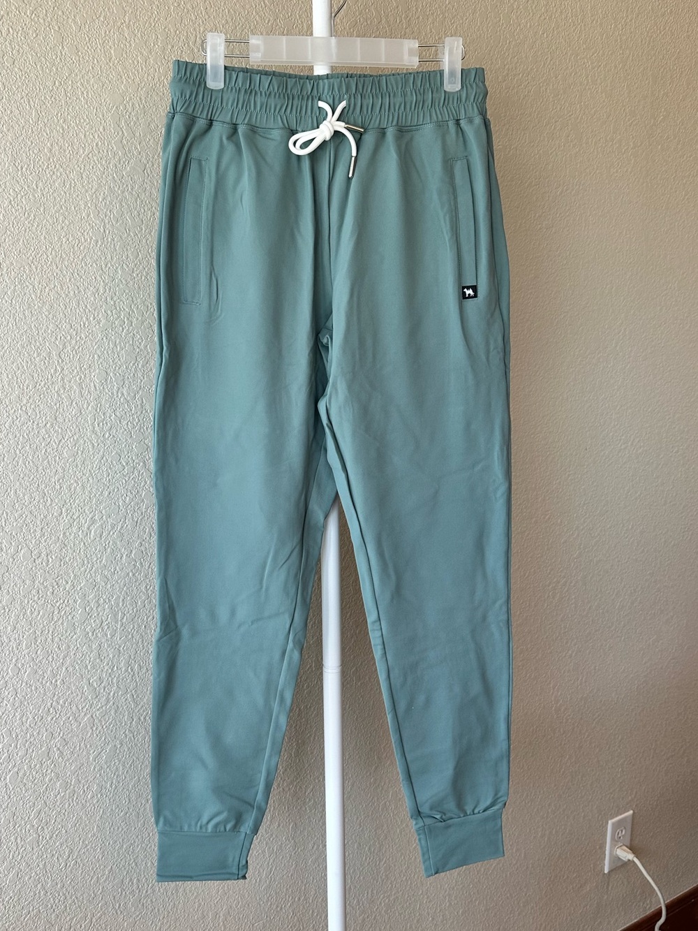 Wild South athletic workout green/blue joggers size medium new in the poly